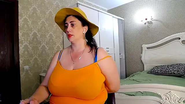 Evelyn_Shy live cam on StripChat