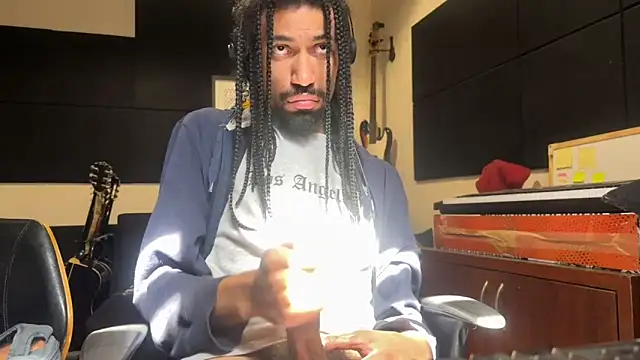faveladaddycum (M young) - naked cumshot