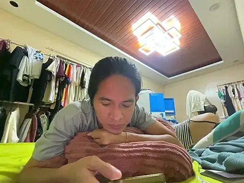 1998AAries live cam on StripChat