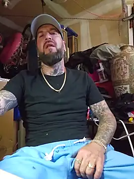 Beardedtattood Live Webcam on Stripchat