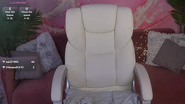 EmilyyMoon live cam on StripChat