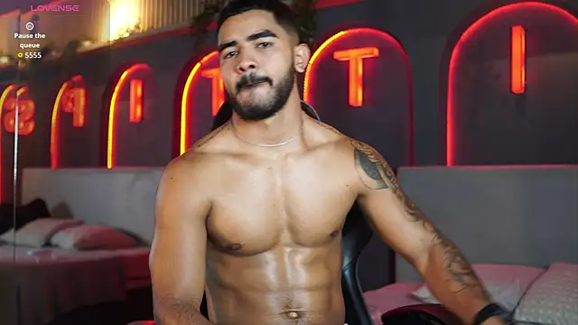 reik_vonn (M young) - 💣naked x 3min + flex biceps x5💣