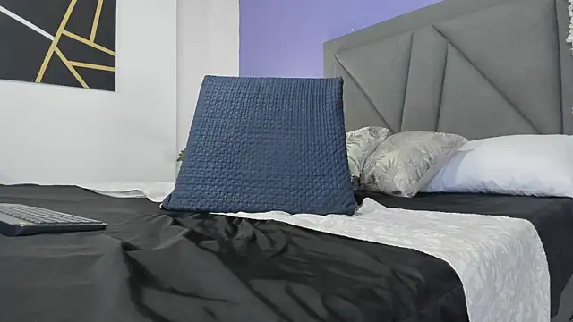gaby_cruz_ (F young) - Side squeeze hug boob