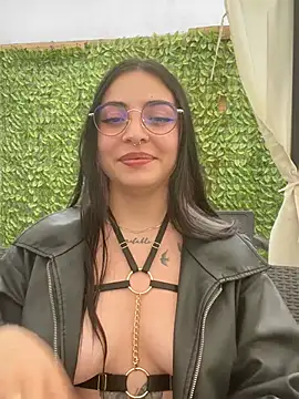 morgana_pink (F young) - ENJOY MY NAKEDNESS IN THE GARDEN
