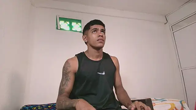 k_florez (M twink) - CUM BIG IN PUBLIC