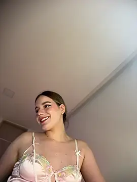 NicoleCut webcam
