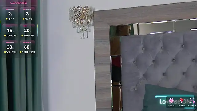 Lorehottie live cam on StripChat