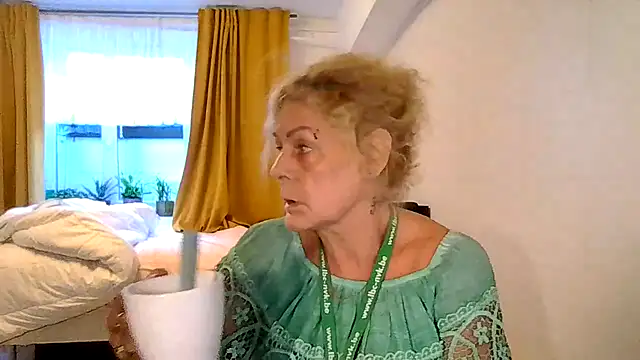 belgianshantie live cam on StripChat