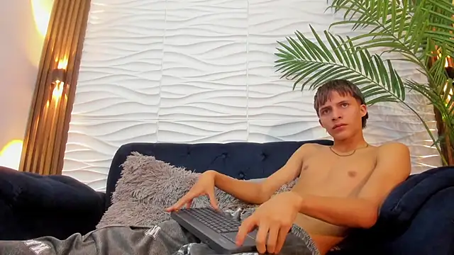 Pavo_tv live cam on StripChat