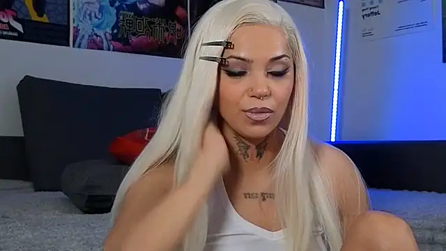 KiraQuinn1 webcam