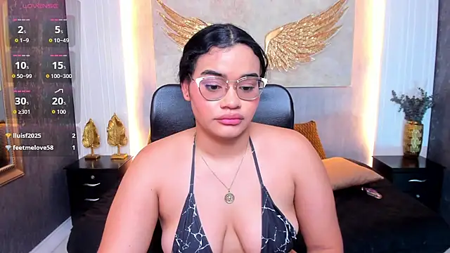 Celeste_luxe live cam on StripChat