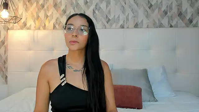 Roseaurora live cam on StripChat
