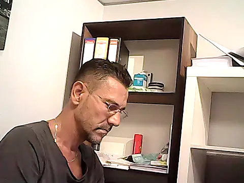 mastercharisma35 (Ask my age) - like tips pls. ı stand up for you.. okey