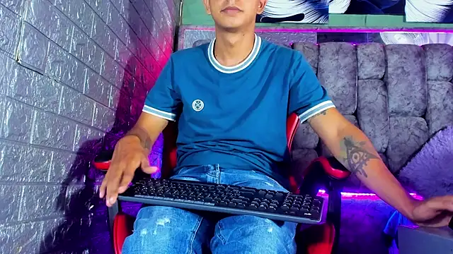 boy_bigcock24cm live cam