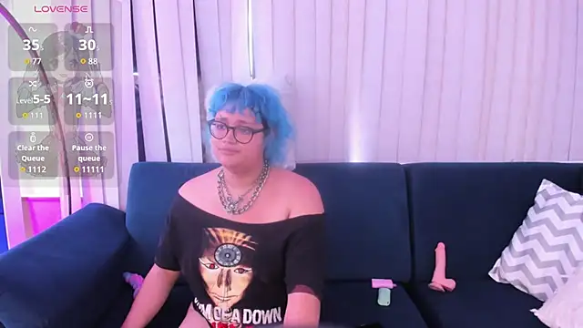 Blue_Cherry live cam on StripChat