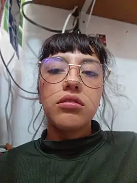 Cute_hollywood1 live cam on StripChat
