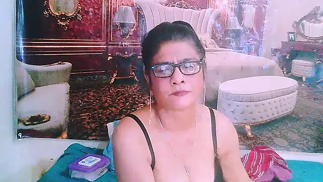 IndianAllure live cam on StripChat