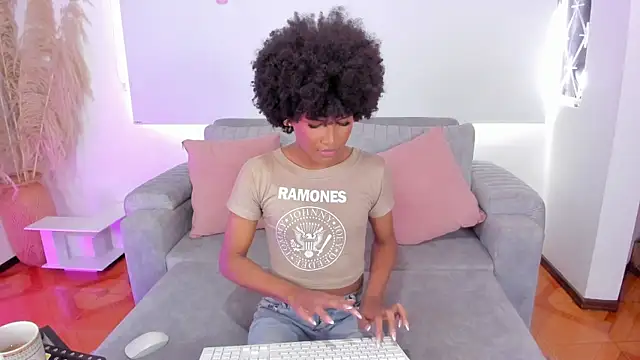 naomisaenz_ (M twink) - GIVE HIM A GOOD DEEP THROAT