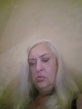 julia20x - Julia20X's free webcam - UK Sex Cams