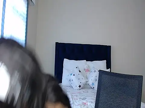 QUEENMANDYY webcam