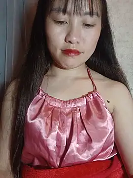 Cherry-squirtt live cam on StripChat
