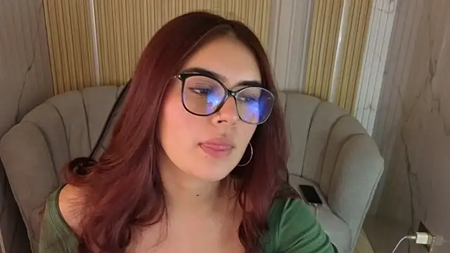 honey_bloom_cn live cam on StripChat