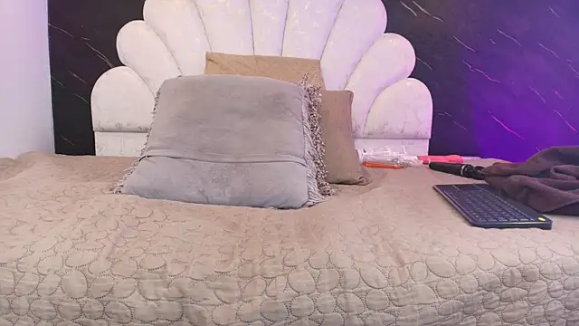 _MiaBrown_ webcam