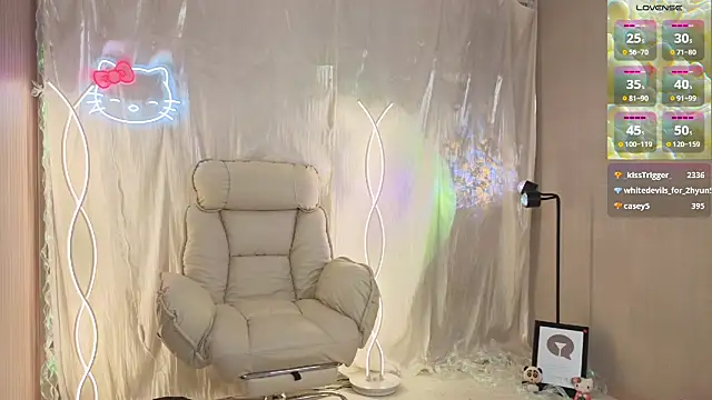 2hyun__KOREA live cam on StripChat
