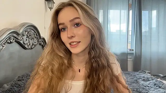 ShyandSkinnyAlice