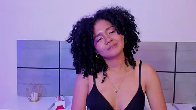Kiraspell live cam on StripChat