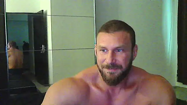 muscularkevin live cam on StripChat