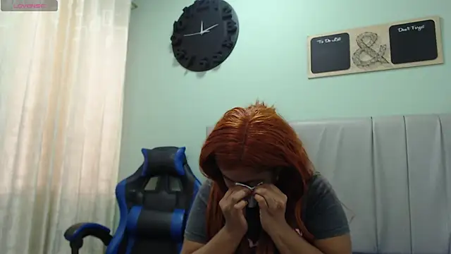 Kitty_summer live cam on StripChat