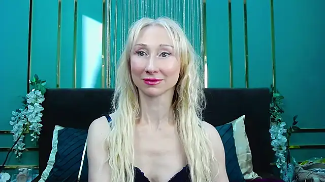 KissDreamm live cam on StripChat