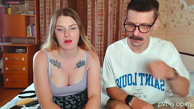CozyCurves live cam on StripChat
