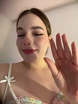 NicoleCut