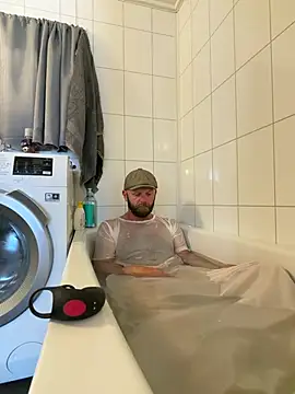 mrmoi1234 (Ask my age) - Cum in bathtub