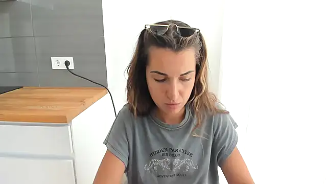 summmmersky1 live cam on StripChat