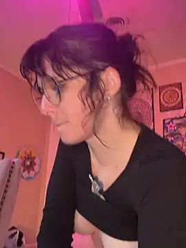 unemployedstripper live cam on StripChat