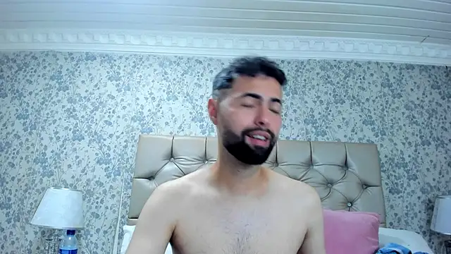 AndrewCrooss live cam on StripChat
