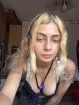 piccolaflo (F teen) - show boobs