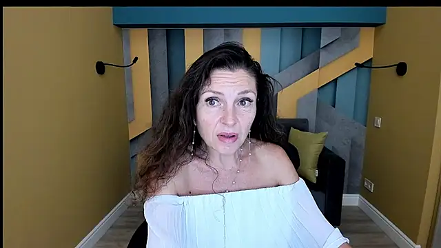 EllaLong live cam on StripChat