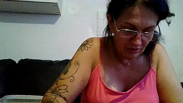 RubyyRosee live cam on StripChat
