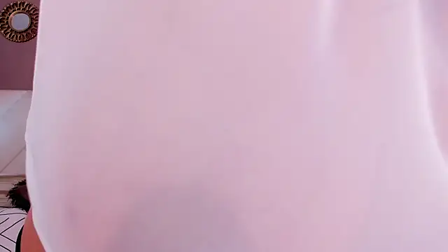 Sharlot18 live cam on StripChat