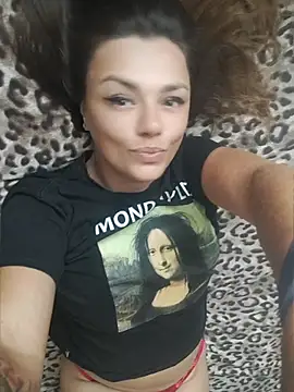 KrissSexi live cam on StripChat
