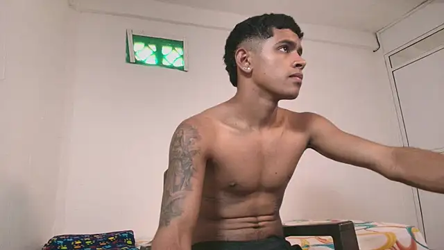 k_florez (M twink) - CUM BIG IN PUBLIC