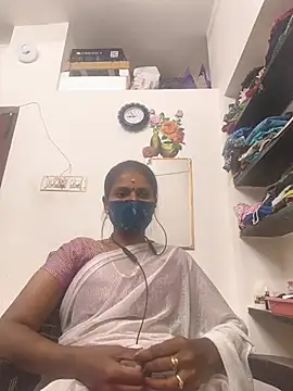 Tamil_Yalini12 live cam on StripChat