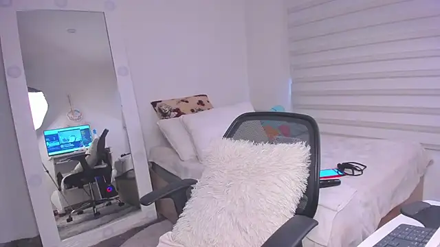 SharonVelvet webcam