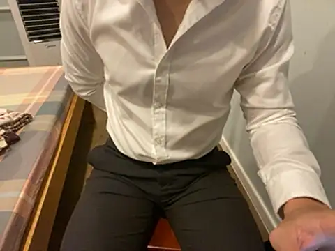 17komodo (M young) - Take shirt off