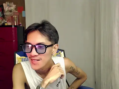 riks_tyler (Ask my age) - reach my goals to get me naked and cum