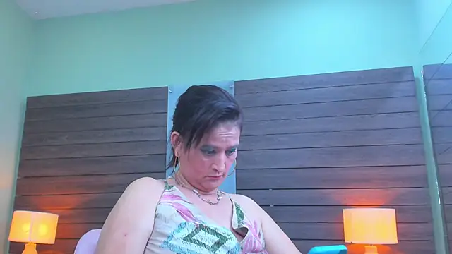 Hadde_multisquirt live cam on StripChat